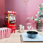 Cinema Prive & Sauna - Nuit Romantique Apartment *
