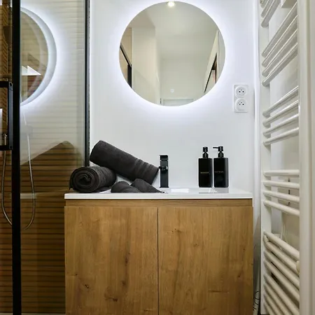 Cinema Prive & Sauna - Nuit Romantique Apartment *