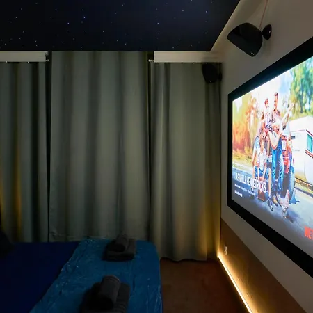 Cinema Prive & Sauna - Nuit Romantique Apartment *